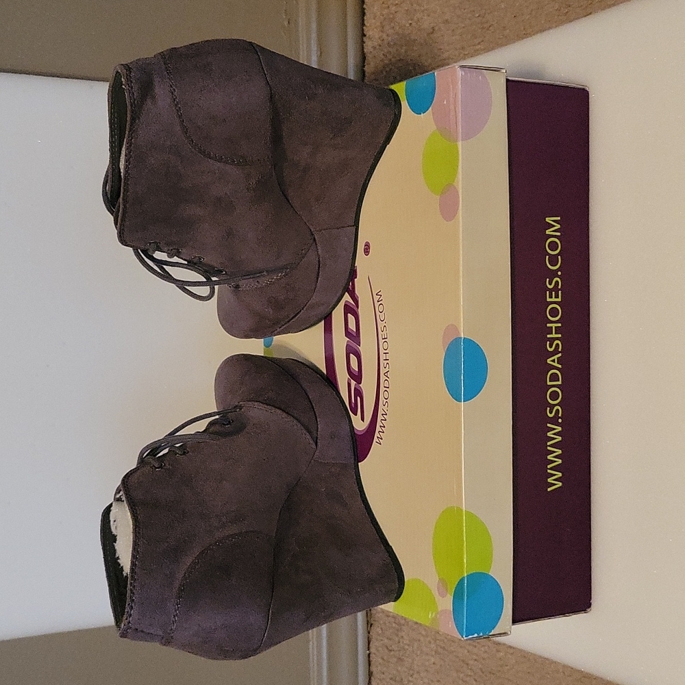 Shoes - Picture 5 of 6